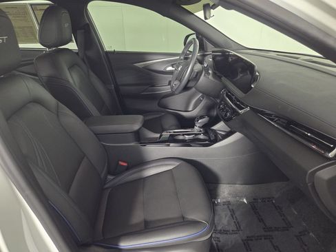 Used 2025 Buick Envista Sport Touring w/ Convenience I Package FWD image 33