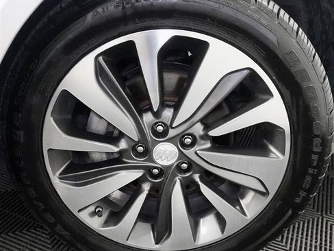 Used 2018 Buick Encore Premium image 3