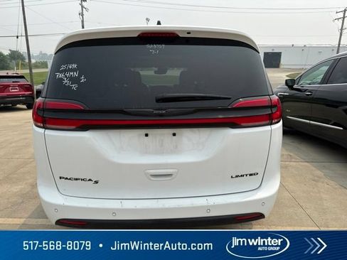 Used 2025 Chrysler Pacifica Limited FWD image 6