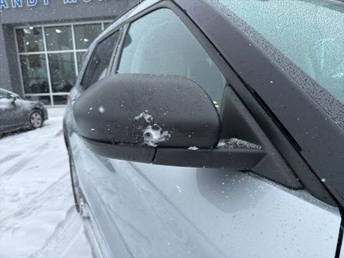 Used 2022 Ford Explorer XLT w/ Equipment Group 202A image 4