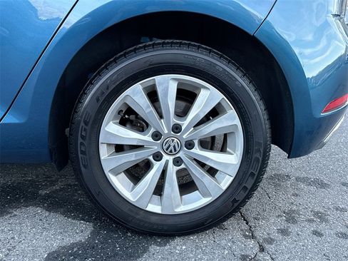 Used 2021 Volkswagen Golf 4-Door image 19