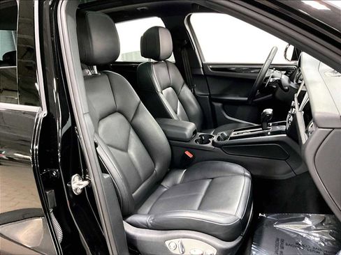 Used 2024 Porsche Macan AWD/4WD image 29