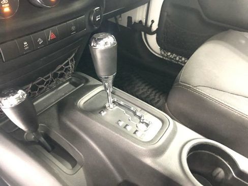 Used 2013 Jeep Wrangler Unlimited Sahara w/ Connectivity Group AWD/4WD image 24