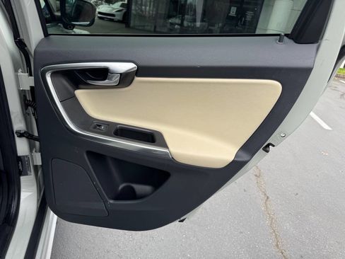 Used 2012 Volvo XC60 T6 R-Design Platinum image 16