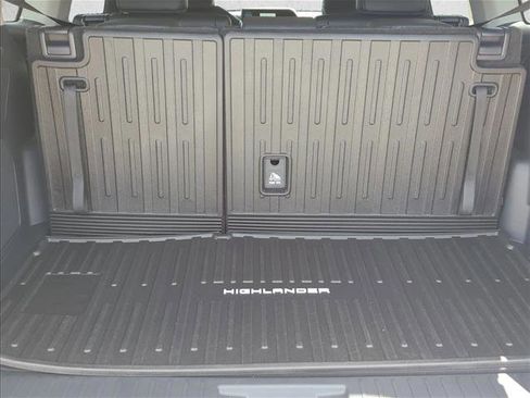 New 2026 Toyota Highlander Platinum AWD/4WD image 10