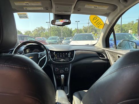 Used 2019 Chevrolet Trax LT w/ LT Convenience Package FWD image 26