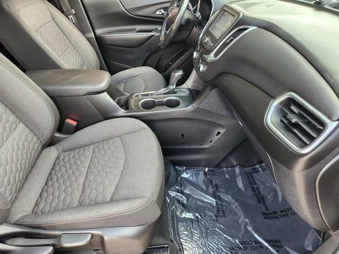 Used 2018 Chevrolet Equinox LT FWD image 16