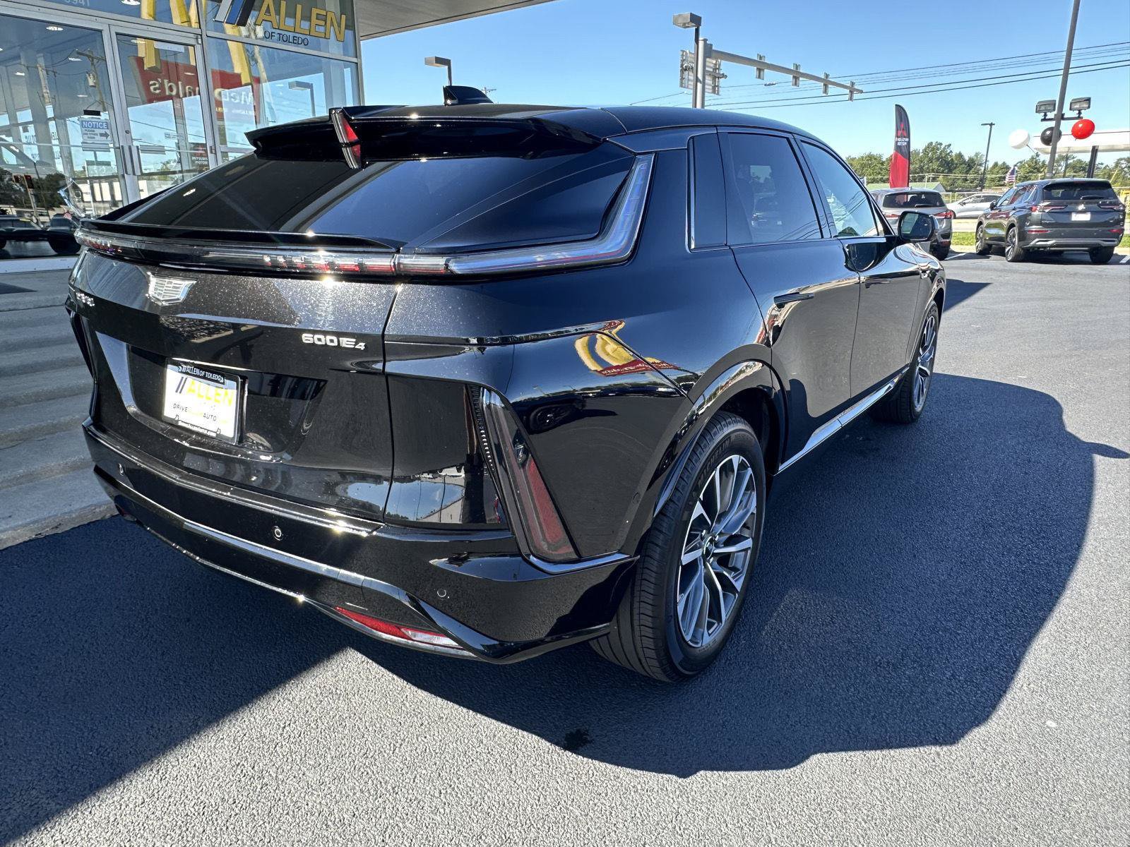 Used 2024 Cadillac Lyriq Sport AWD/4WD image 13