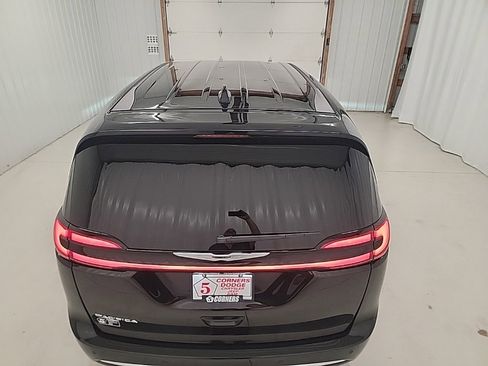 New 2025 Chrysler Pacifica Select image 5