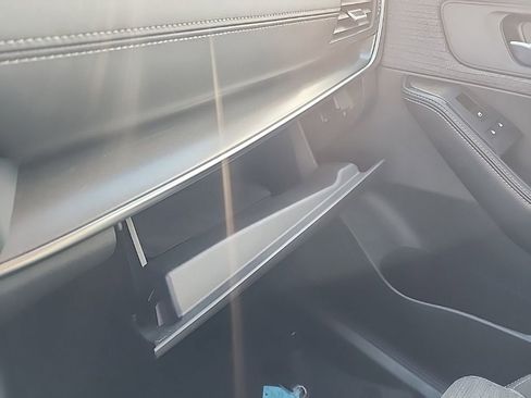 Used 2023 Nissan Rogue SV image 21