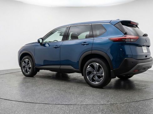 Used 2025 Nissan Rogue SV image 6