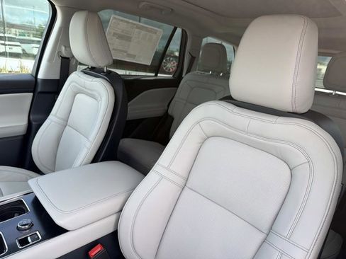 New 2026 Lincoln Aviator Reserve w/ Jet Appearance Package image 13