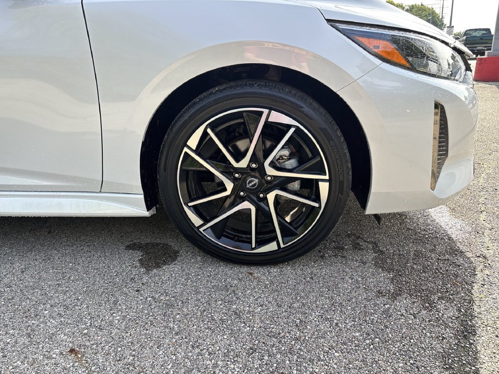 Certified 2025 Nissan Sentra SR w/ SR Premium Package FWD image 15
