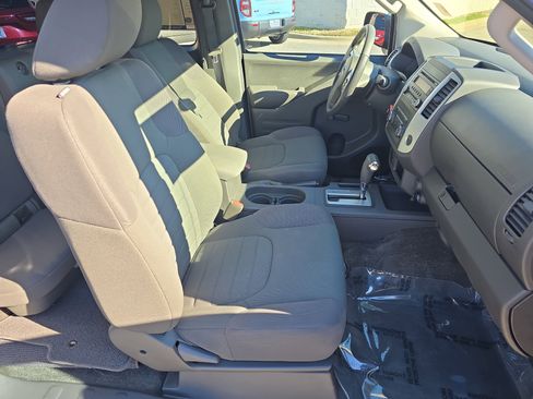 Used 2015 Nissan Frontier S image 10