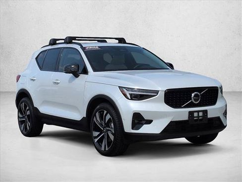 Used 2026 Volvo XC40 B5 Ultra w/ Climate Package AWD/4WD image 3