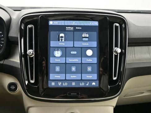 Used 2023 Volvo XC40 B5 Plus w/ Protection Package Premier AWD/4WD image 16