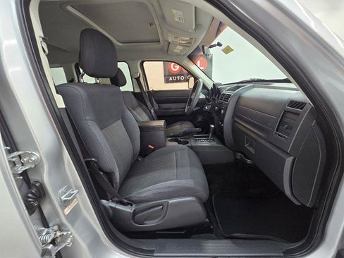Used 2011 Dodge Nitro Heat RWD image 19