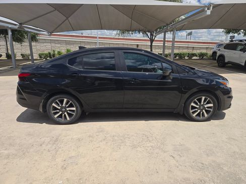 Used 2021 Nissan Versa SV FWD image 2