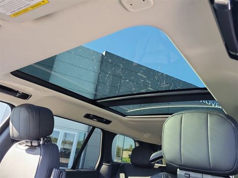 New 2026 Land Rover Range Rover SE image 28
