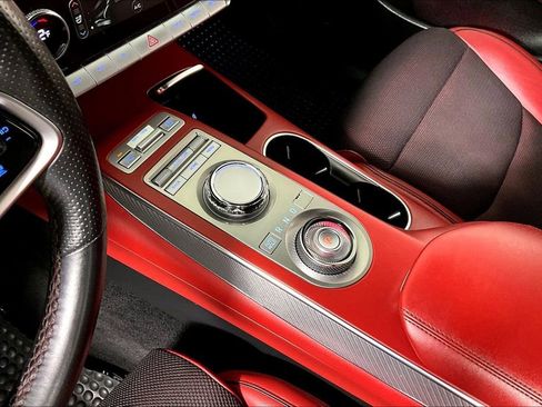 Used 2022 Genesis GV70 3.5T Sport image 17