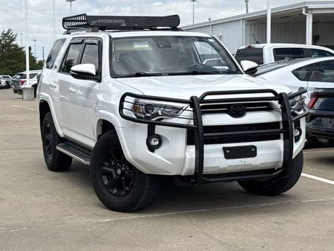 Used 2022 Toyota 4Runner SR5 Premium w/ Moonroof Package AWD/4WD image 2