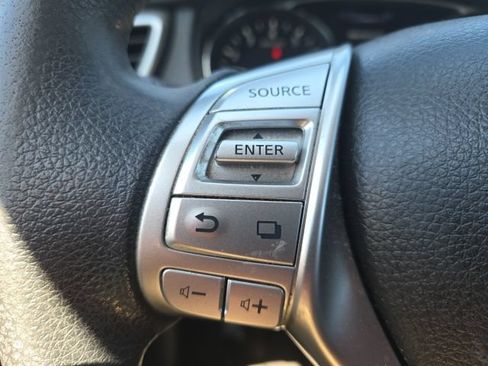 Used 2016 Nissan Rogue S AWD/4WD image 3