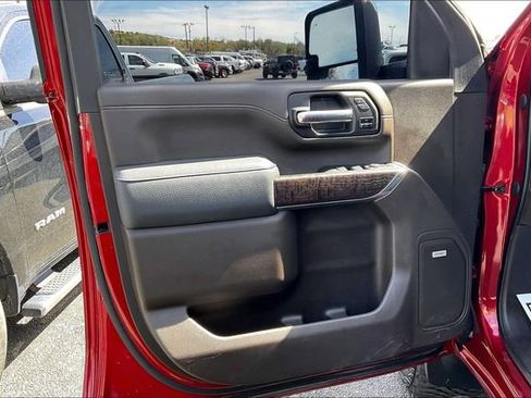 Used 2023 GMC Sierra 2500 Denali w/ Denali Ultimate Package AWD/4WD image 17