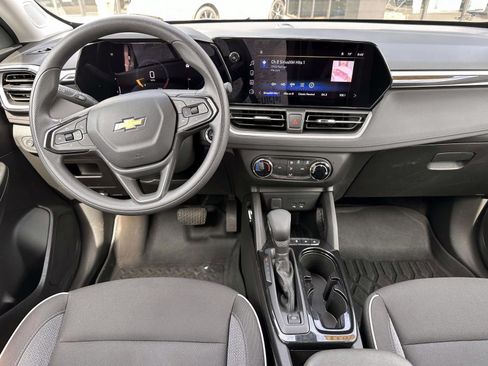 Used 2024 Chevrolet TrailBlazer LS FWD image 13