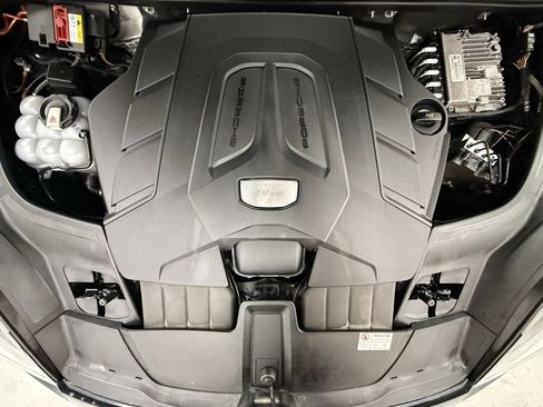 Used 2019 Porsche Cayenne S image 18