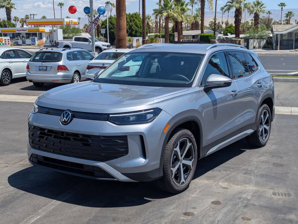 Certified 2025 Volkswagen Tiguan S FWD image 8