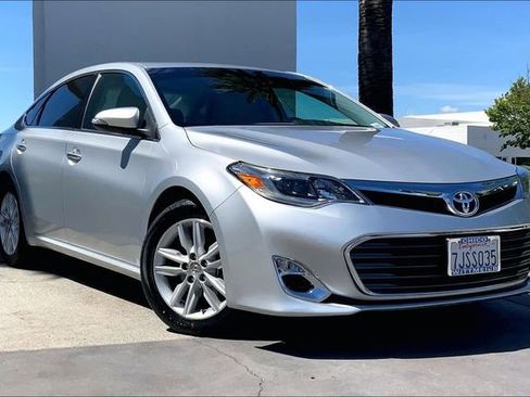 Used 2014 Toyota Avalon XLE Premium image 2