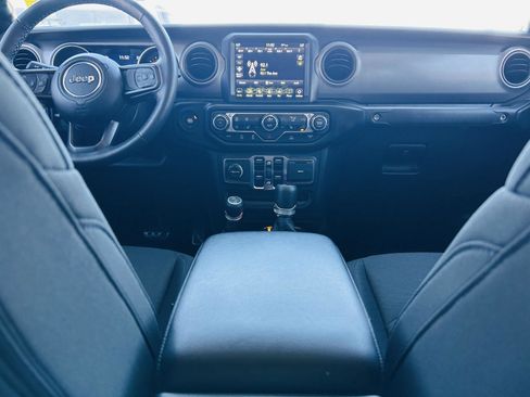 Used 2023 Jeep Gladiator Sport AWD/4WD image 21