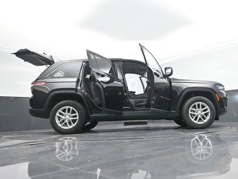 Used 2024 Jeep Grand Cherokee Laredo X AWD/4WD image 70