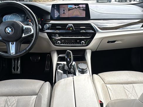 Used 2019 BMW 540i w/ M Sport Package image 17