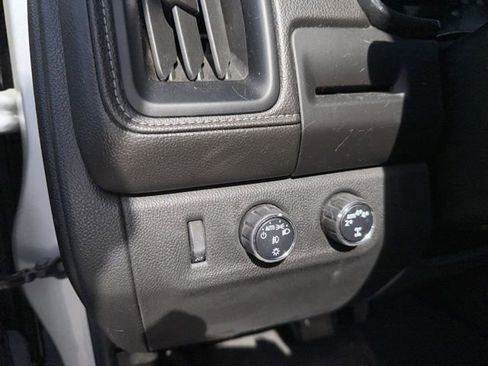 Used 2018 GMC Canyon SLE image 37