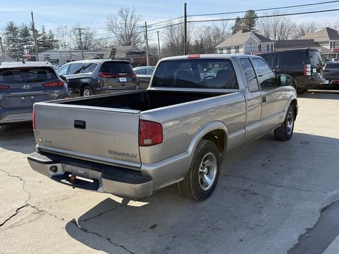 Used 2003 Chevrolet S10 Pickup LS image 6