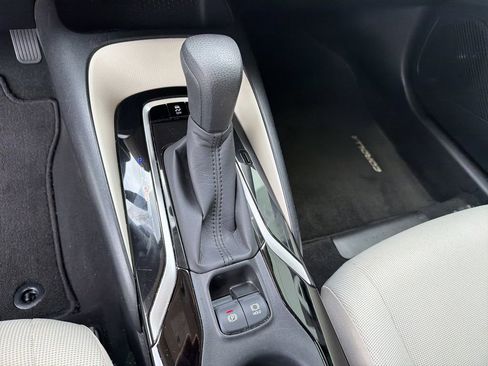 Used 2020 Toyota Corolla LE FWD image 21