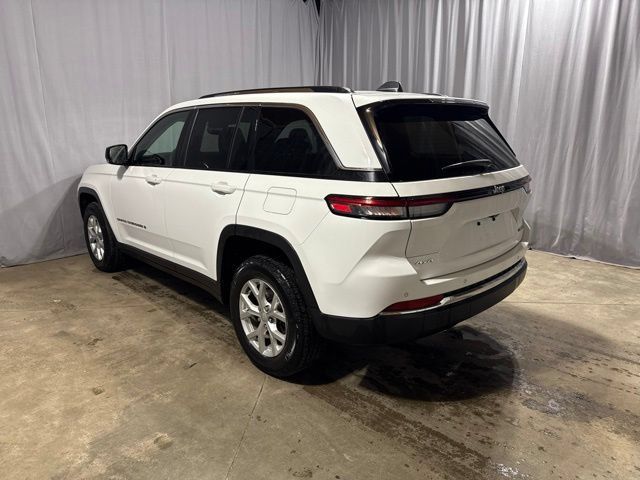 Used 2024 Jeep Grand Cherokee Limited AWD/4WD image 2
