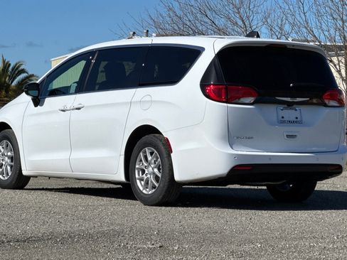 New 2026 Chrysler Voyager LX image 5