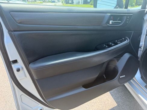 Used 2015 Subaru Legacy 2.5i Limited AWD/4WD image 9