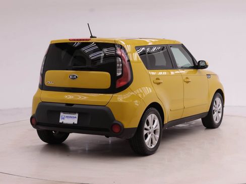 Used 2015 Kia Soul + image 2