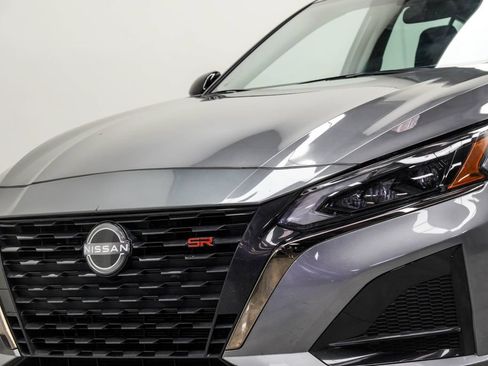 Used 2024 Nissan Altima 2.5 SR FWD image 2