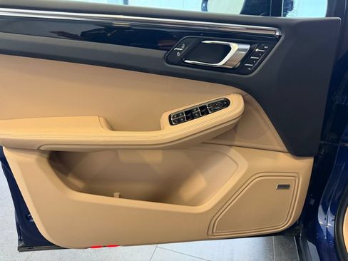 Certified 2026 Porsche Macan AWD/4WD image 15