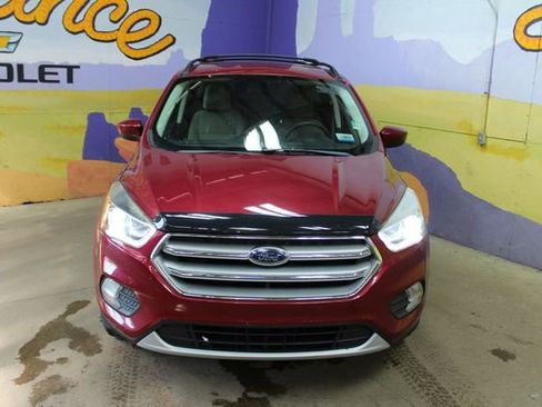 Used 2017 Ford Escape SE w/ Equipment Group 201A image 3