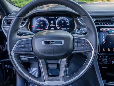 Used 2024 Jeep Grand Cherokee L Limited w/ Luxury Tech Group II image 5