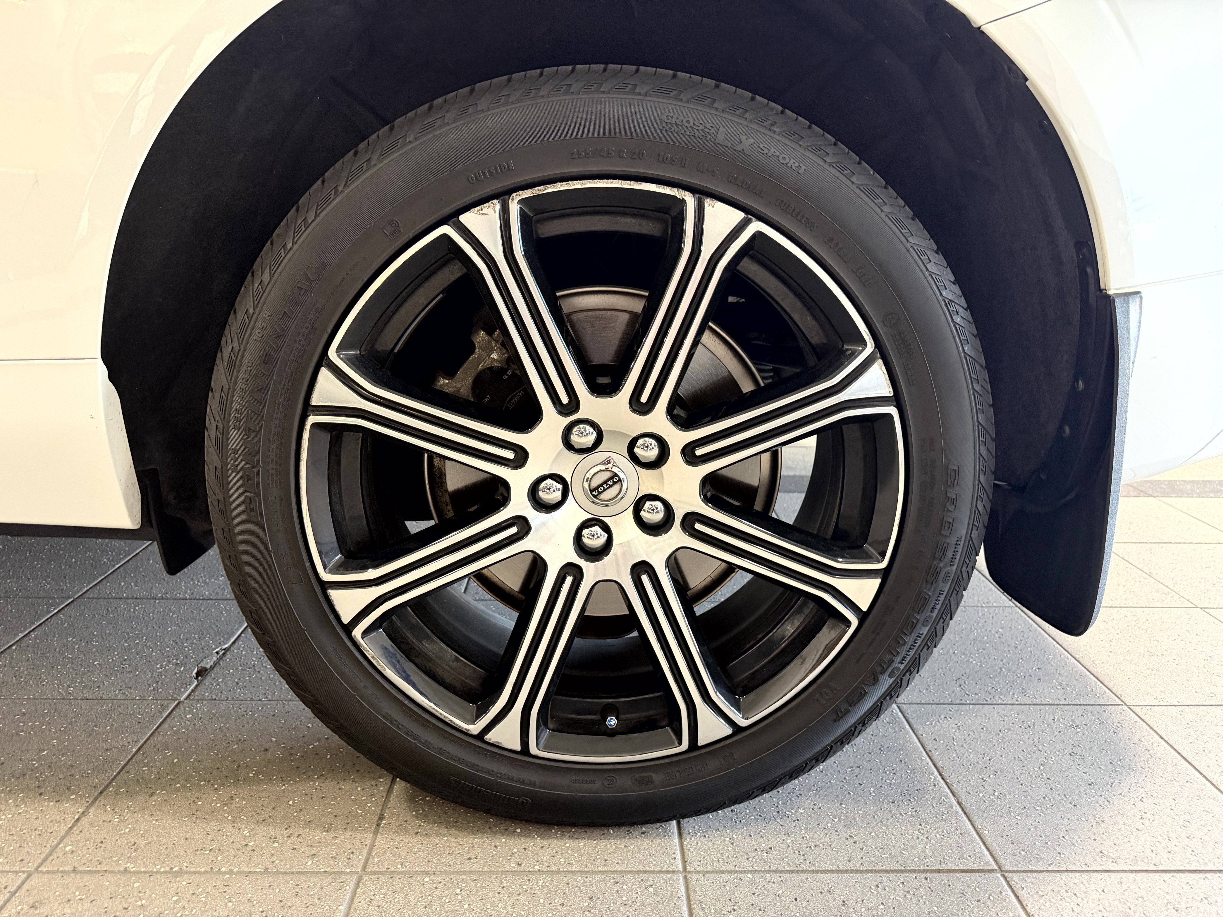 Used 2019 Volvo XC60 T6 Inscription w/ Protection Package Premier AWD/4WD image 9