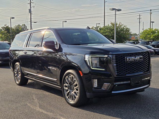 Used 2023 GMC Yukon XL Denali Ultimate AWD/4WD image 3