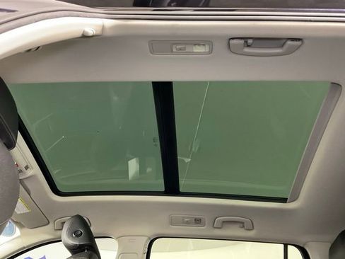 Used 2020 Volkswagen Tiguan SE w/ Panoramic Sunroof Package image 17