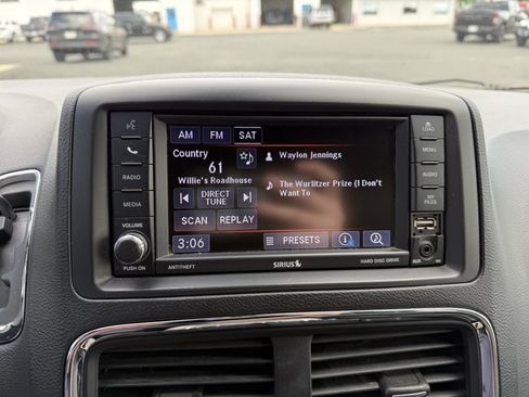 Used 2019 Dodge Grand Caravan SXT FWD image 25