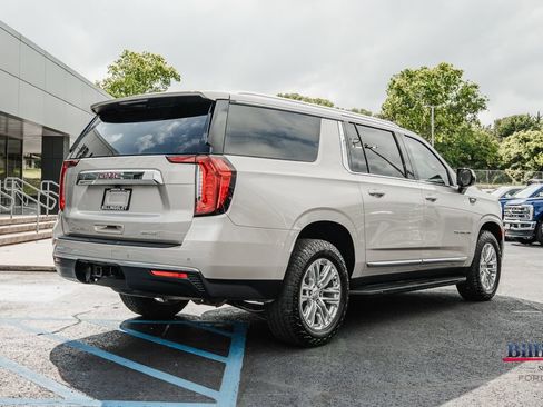 Used 2023 GMC Yukon XL SLT AWD/4WD image 7